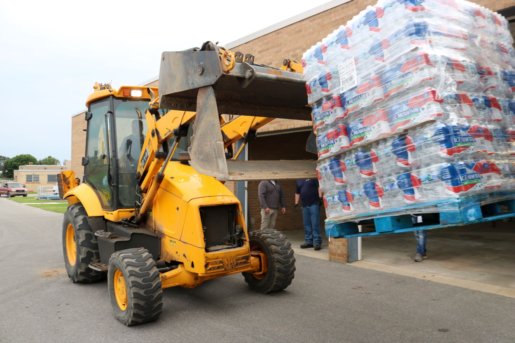 Ice Mountain, Cadillac offering bottled water during boil water notice